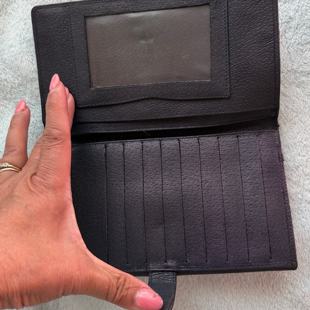 Gucci Black and Cream Monogram Clutch - Picture 6 of 16